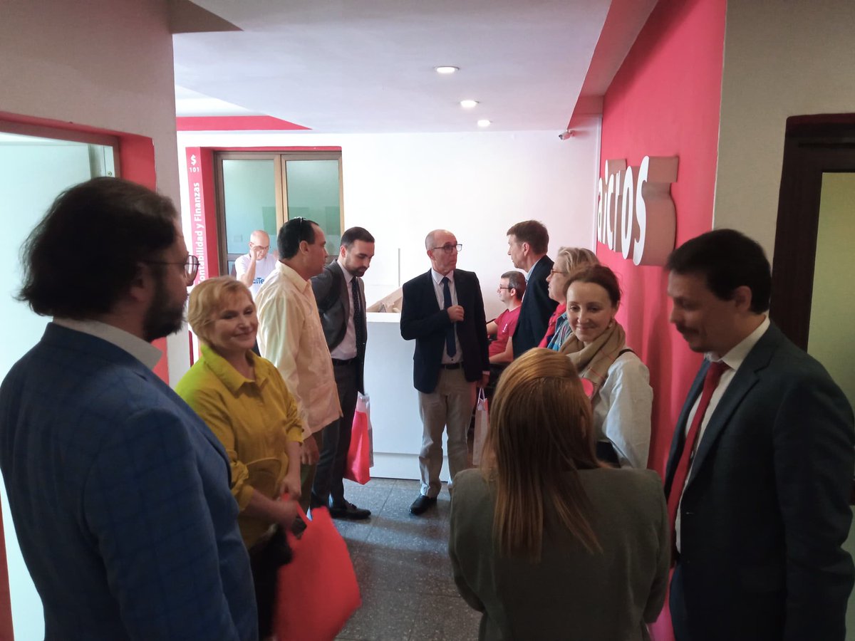 Fructífero intercambio de la delegación rusa de la Cámara de Software, <a href="/RUSSOFT/">RUSSOFT</a> y #Aicros , en el marco de actuales y futuras alianzas entre ambos países. 🇨🇺🇷🇺

<a href="/CubaMicons/">Ministerio de la Construcción</a> @OsdeGEDIComunic
<a href="/yick2010/">Luis Alberto Mora R.</a> <a href="/Rene_MesaMICONS/">Rene Mesa Villafaña</a>

#ConstruirConInteligencia #Aicros