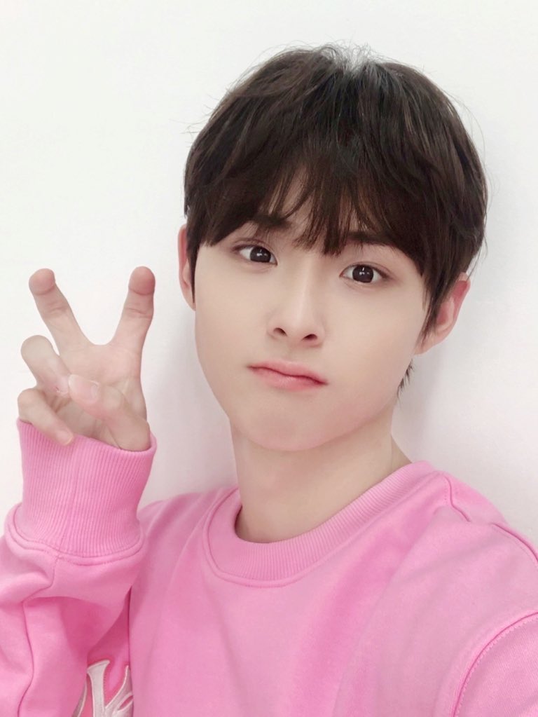 U__luv_u_'s tweet photo. 우리콩다람지살구모할까
좋은 밤 보내고 있길😍 https://t.co/YLBj3Oy8VT