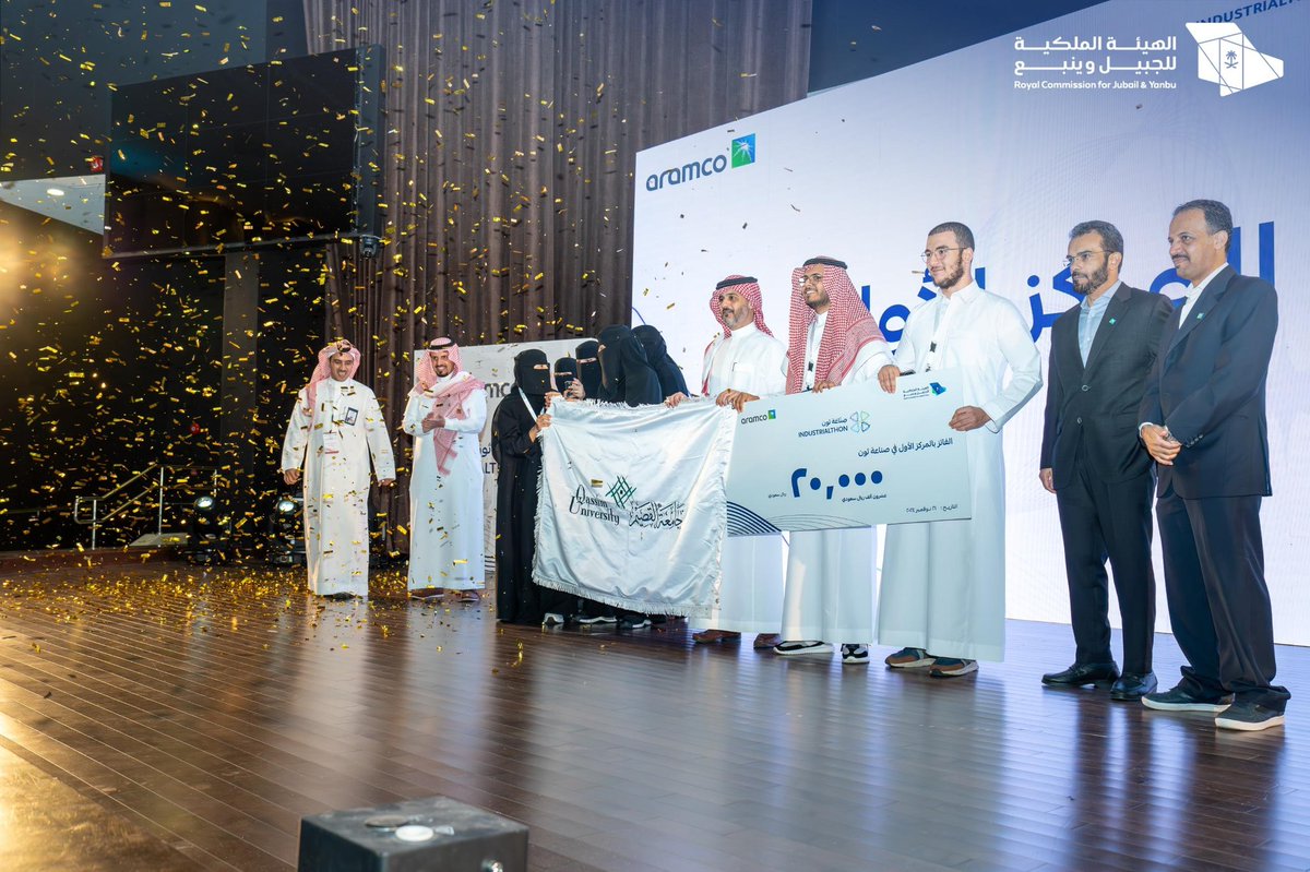 RCJY_Jubail's tweet image. اختتمت مسابقة #صناعة_ثون برعاية @saudi_aramco حيث شهدت مشاركة 1990 مشاركاً من 39 جهة تعليمية، في مجالات الذكاء الاصطناعي، والأمن السيبراني، وتحليل البيانات الصناعية، والروبوتات وسلاسل الإمداد.
وتم تكريم الفائزين بحضور مدير عام الإدارة العامة للتعليم بالجبيل بالإنابة د. عبدالهادي…