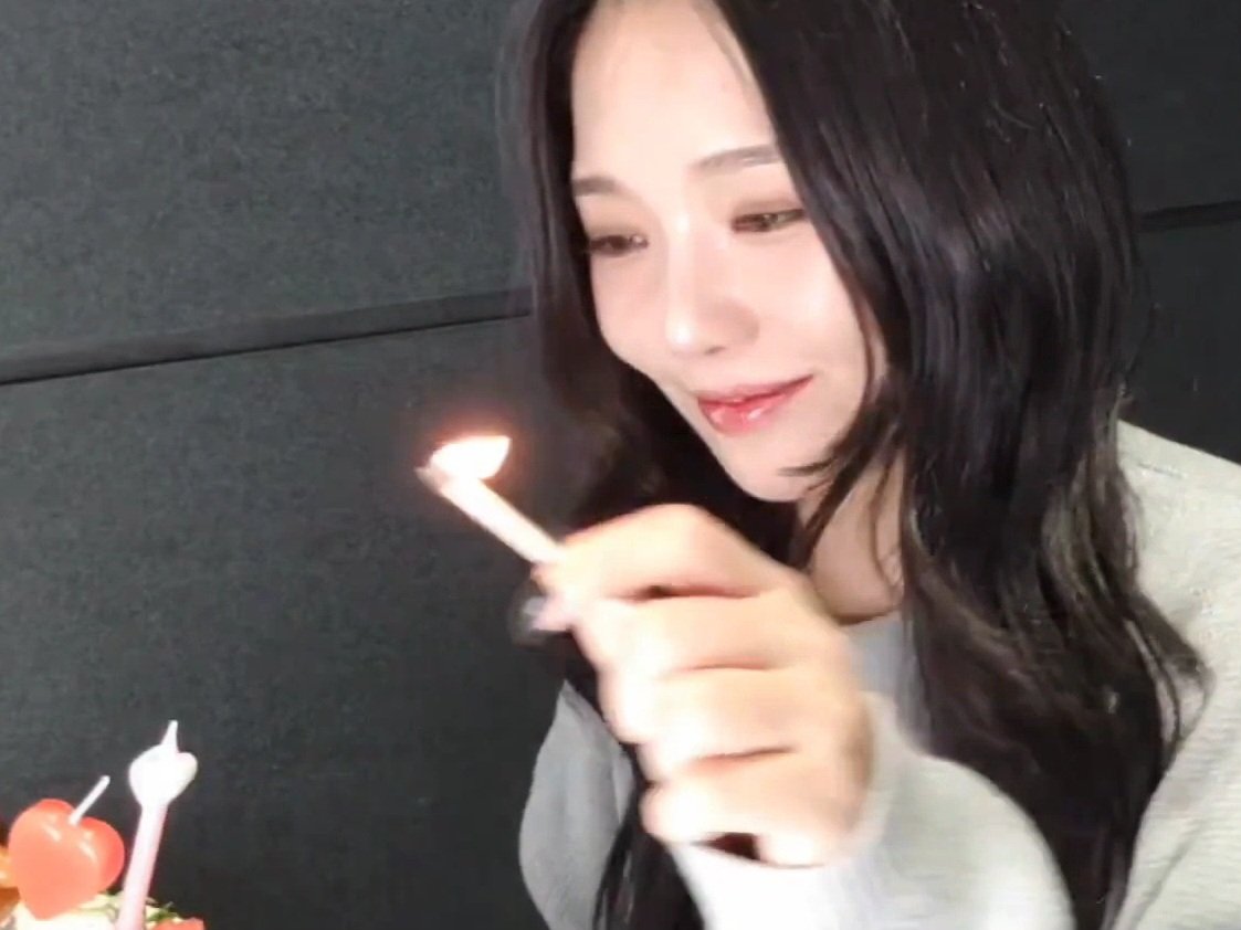 I98YOU's tweet photo. �� 붙이는 표정이
너무너무 커염지고
행복해보여잉.....🥹 https://t.co/JZeJyIpo7Q