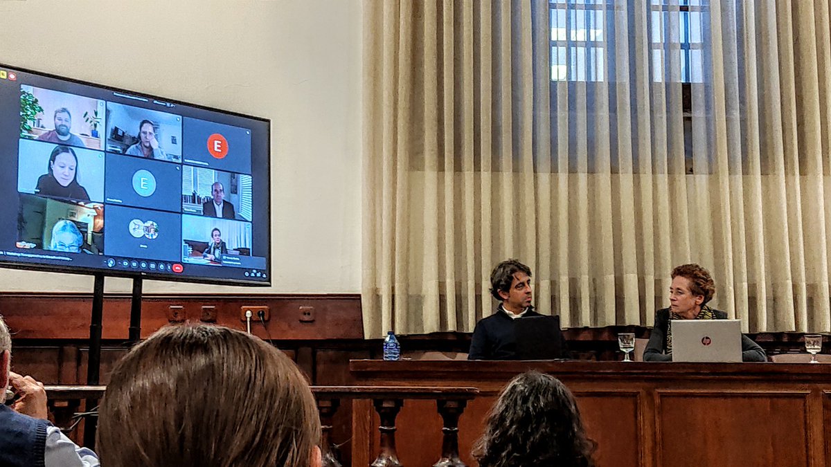 FLCorral's tweet photo. Terminamos las sesiones de #PeopleAndWriting con las aportaciones de Wendy Davis, Julia Crick y Adam Kosto sobre las ponencias de la sesión de la tarde
@usal @DptoHa https://t.co/pmtCCrKS4d