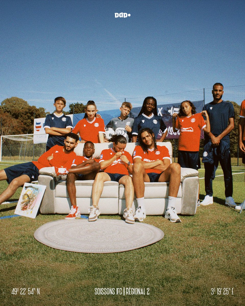 _PointDePenalty's tweet photo. On continue notre tour de France des plus beaux maillots par département avec l’Aisne (02) ! 

Et maillot simple mais maillot efficace pour le @SoissonsIfc, et que dire de ce shooting pour un club de R2 ! 📸 https://t.co/fdyTUDuydQ