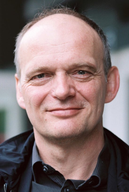 Writer Thomas Lehr reminds us with the famous quote by Friedrich Dürrenmatt: «What concerns everyone can only be resolved by everyone.»      

See Lehr's text in the #AtlasOfChange, post in collaboration with <a href="/cbamadrid/">Círculo de Bellas Artes - Casa Europa</a>

🔗loom.allianceofacademies.eu/artist/thomas-…