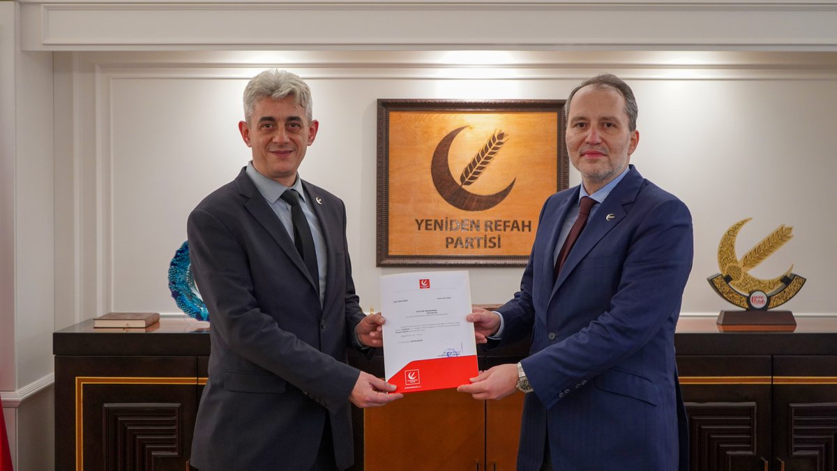 rprefahpartisi's tweet photo. Genel Başkanımız Dr. Fatih Erbakan’ın takdirleriyle Kütahya İl Başkanlığı görevine Av. Murat Tuncay getirildi. İl başkanlığı görevini bugüne kadar sürdüren Osman Gezgin başkanımıza gayretli çalışmalarından dolayı teşekkür ediyoruz. https://t.co/K06z33ftaI