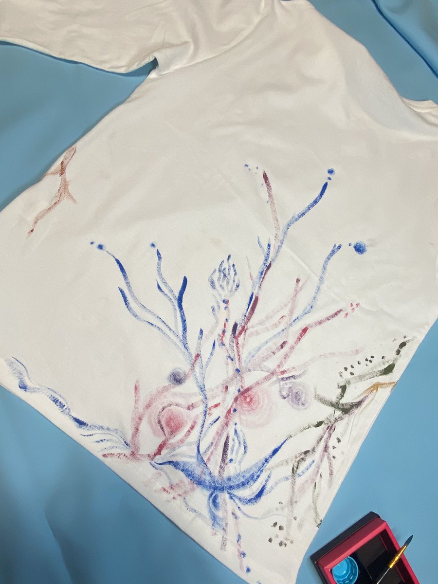今日はこーんな感じ

#落描き
#イラスト
#布用絵の具
#Tシャツ
#インスタライブ
#ひとりごと
#静かな空間