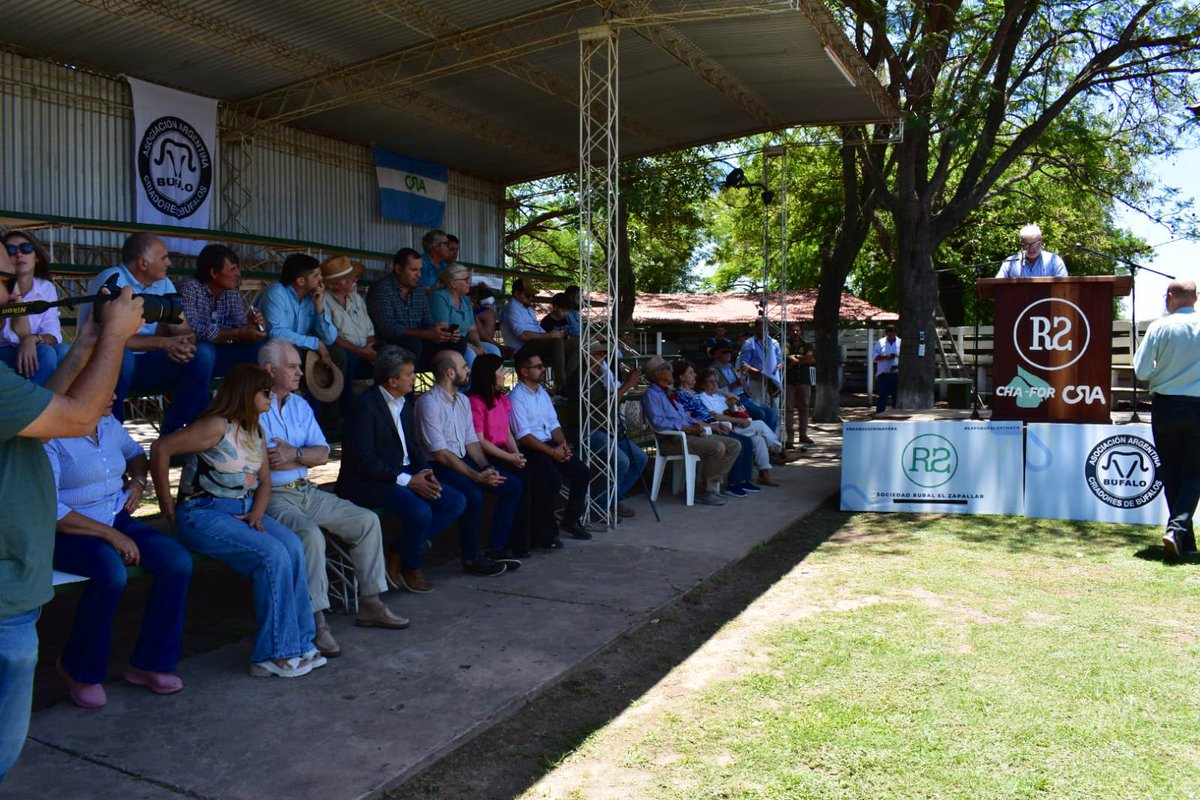 CRAprensa's tweet photo. 📍 Acto Inaugural de la 3 Expo Búfalo del Chaco en Sociedad Rural El Zapallar con la presencia de Guillermo Martinez Balbis y Daniel Fontana, presidente  y vice de CHAFOR

#SomosCRA https://t.co/AtlMLCI3EM