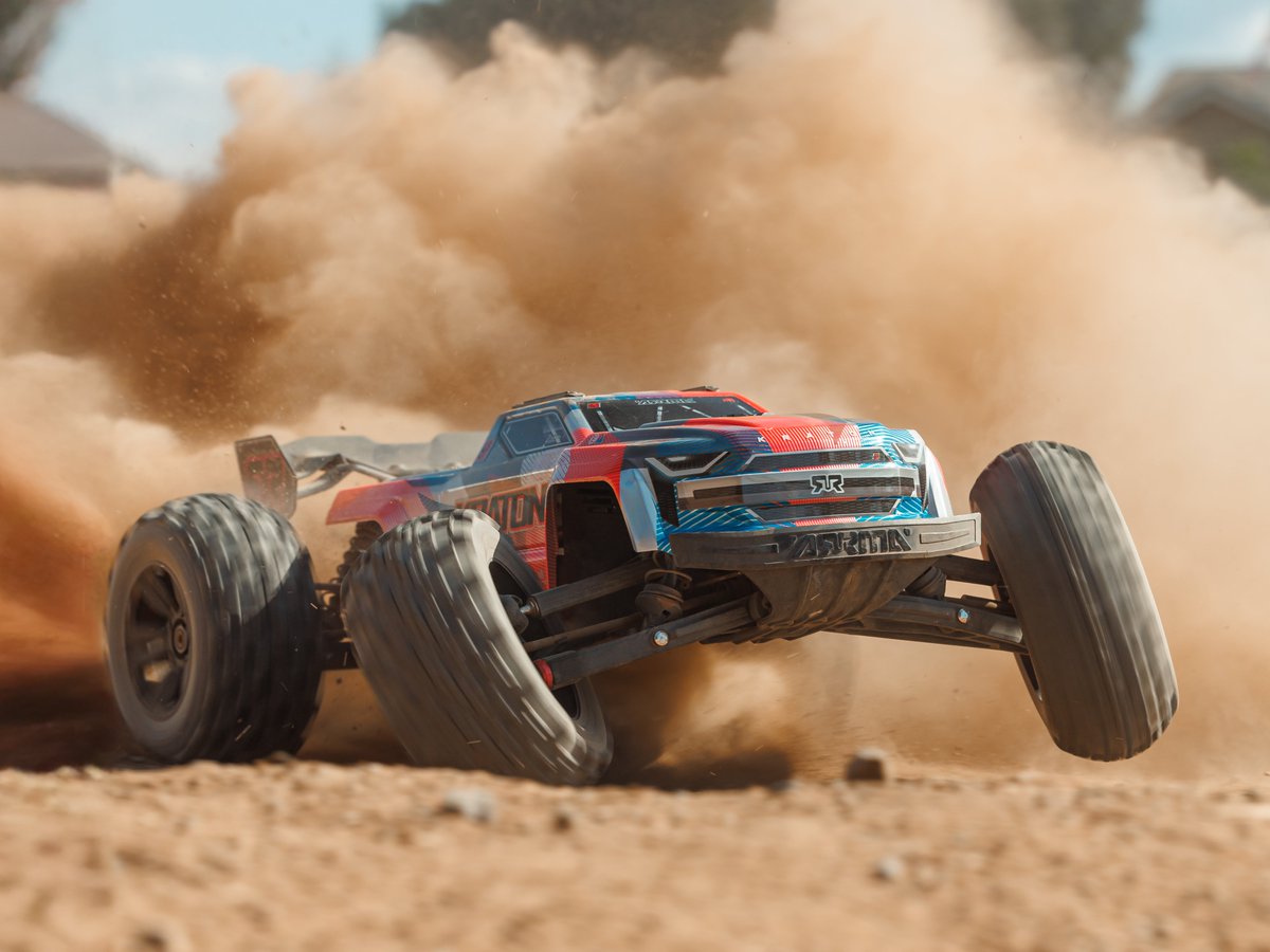 LogicRC's tweet photo. This updated 1/8 scale KRATON 6S BLX 4X4 has the power for 65+ mph speeds and the toughness to keep going after getting big air. https://t.co/M6UVTg86Sv
#logicrc #ARRMA #KRATON6SBLX #RCBashing #BashIt #BlastIt https://t.co/XNfkMWQA2p
