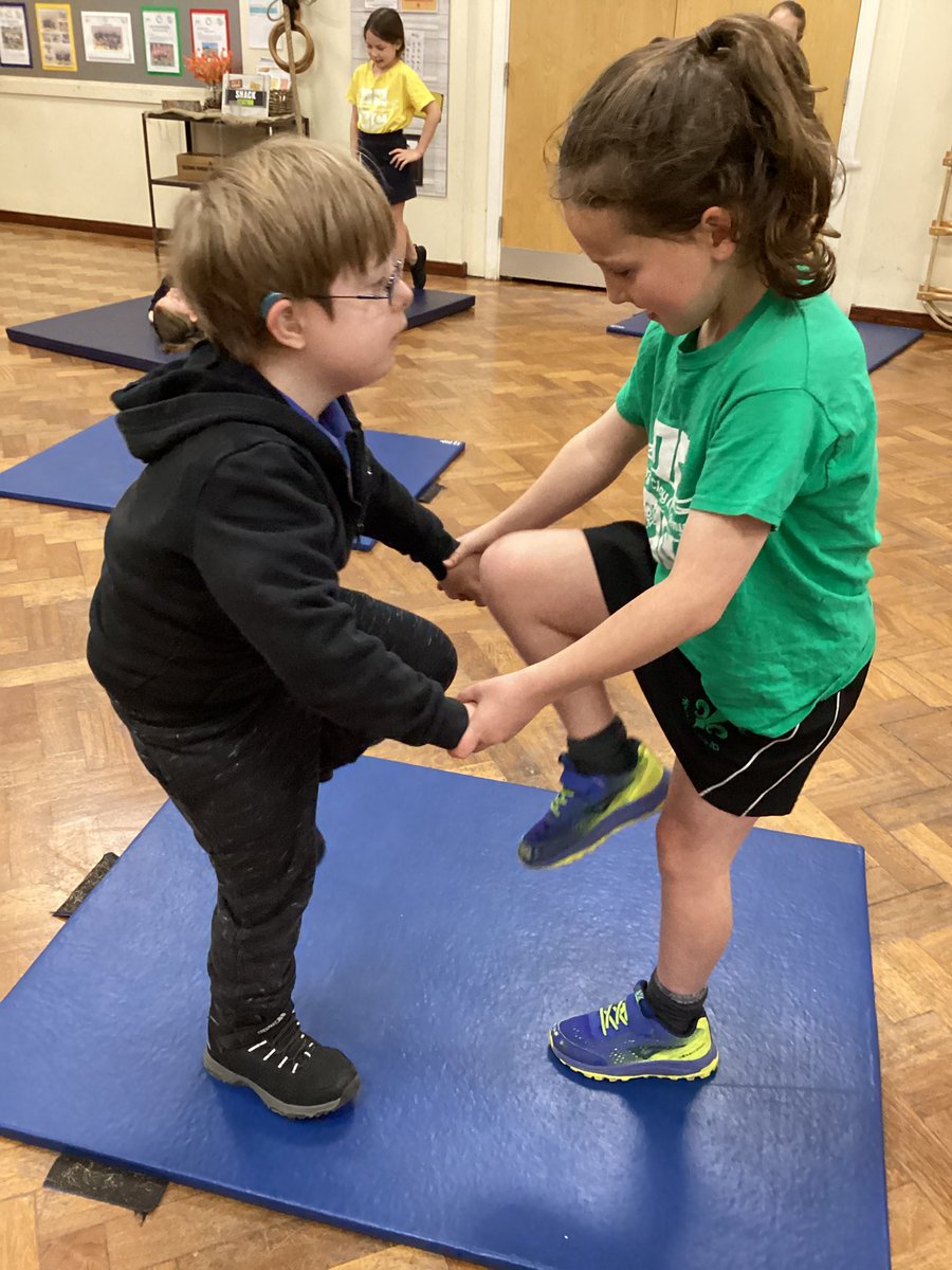 JCAWakefield's tweet image. Year 3 have shown brilliant teamwork in gymnastics this week. We practised balances in pairs creating a short gymnastic piece using mirroring. @JcaPhysicalEdu #mirrorimage #gymnatics  🤸