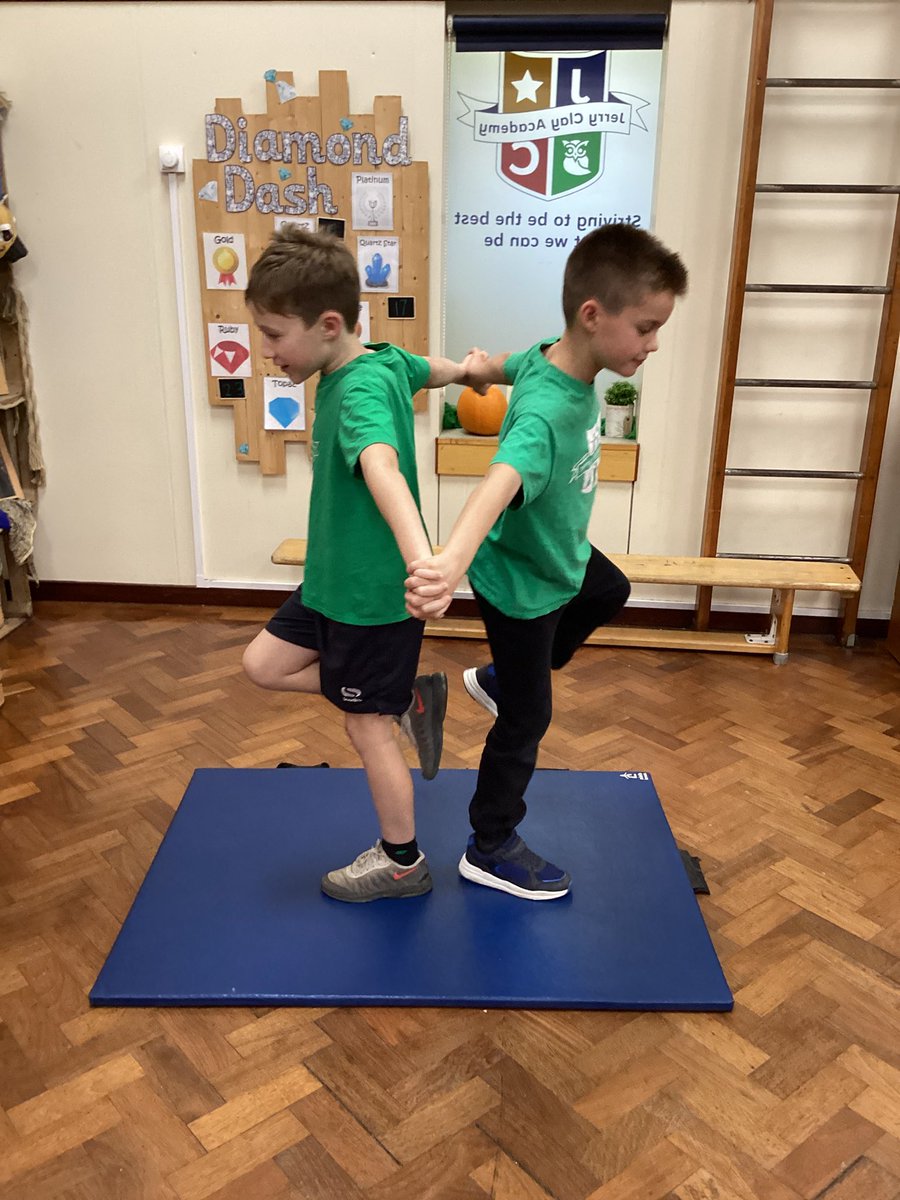 JCAWakefield's tweet image. Year 3 have shown brilliant teamwork in gymnastics this week. We practised balances in pairs creating a short gymnastic piece using mirroring. @JcaPhysicalEdu #mirrorimage #gymnatics  🤸