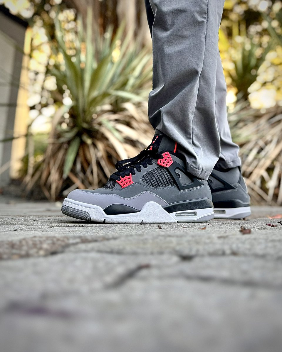 RPHorn's tweet photo. Let’s get today knocked out and officially move into the holiday season! The #kotd for #firefridays is the #Jordan4 infrared. 

#jordan #jordan4infrared #snkrs #yoursneakersaredope #kickcheck https://t.co/fydvCsO6DO