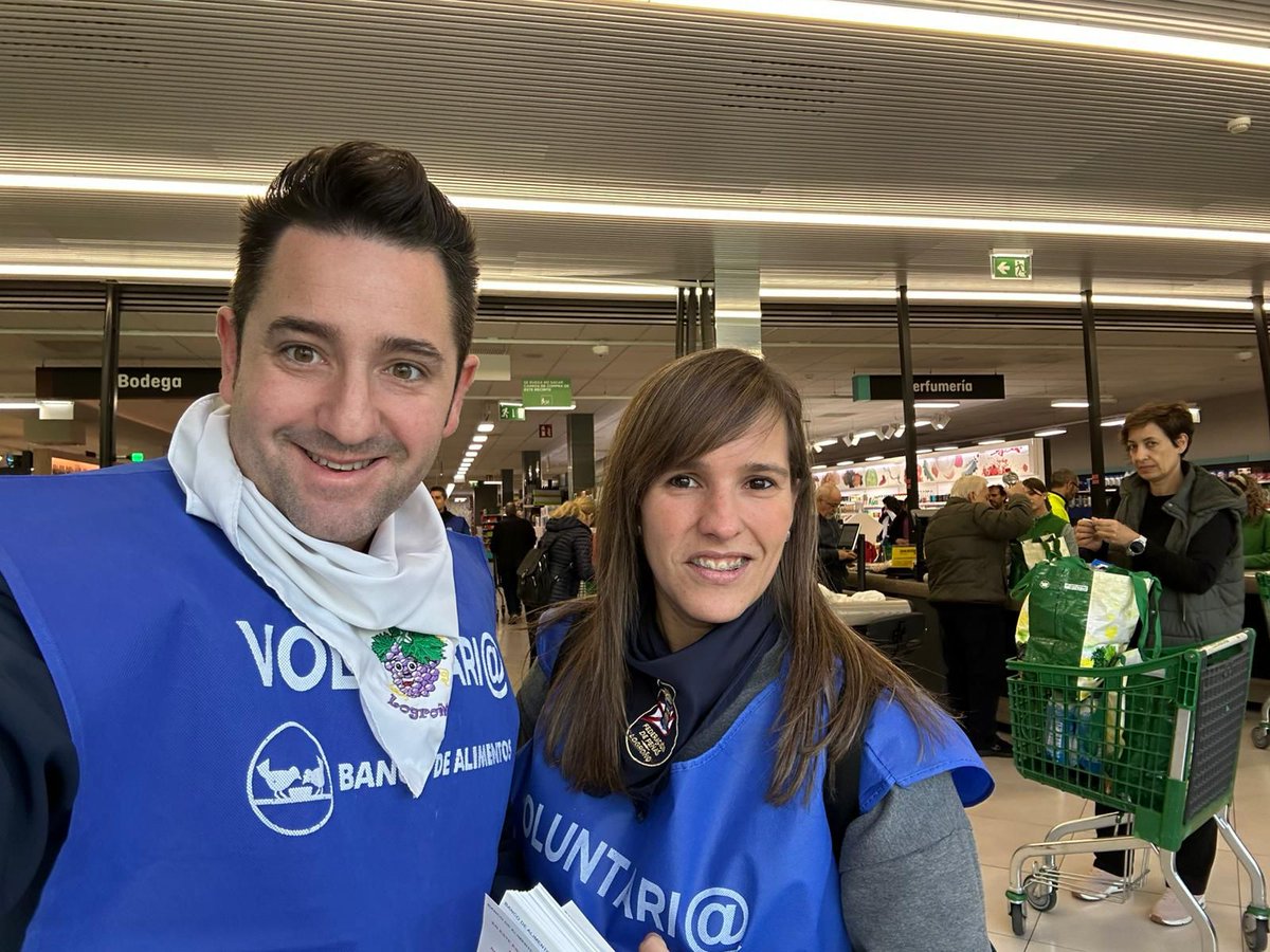 BALaRioja's tweet photo. #Voluntarios de las Peñas de Logroño @fed_penas_logr también en la #GranRecogida2024

¡gracias!

#Solidaridad
#AlimentaLaEsperanza https://t.co/34SmZBoheV