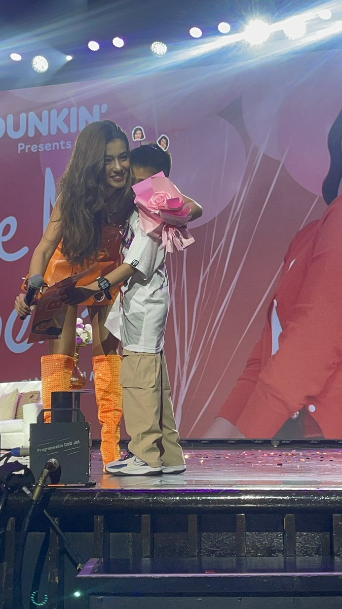 cathreengggg's tweet photo. Ang swerte swerte 💗💗🧡🧡

Thank you sa mga tumulong para mapansin po siya ni belle🧡🧡 God bless po! Thank you din dunkinph 🧡

#BeMyBelle #DunkinBeMyBelle  #BelleMariano https://t.co/lYPaH11tEa