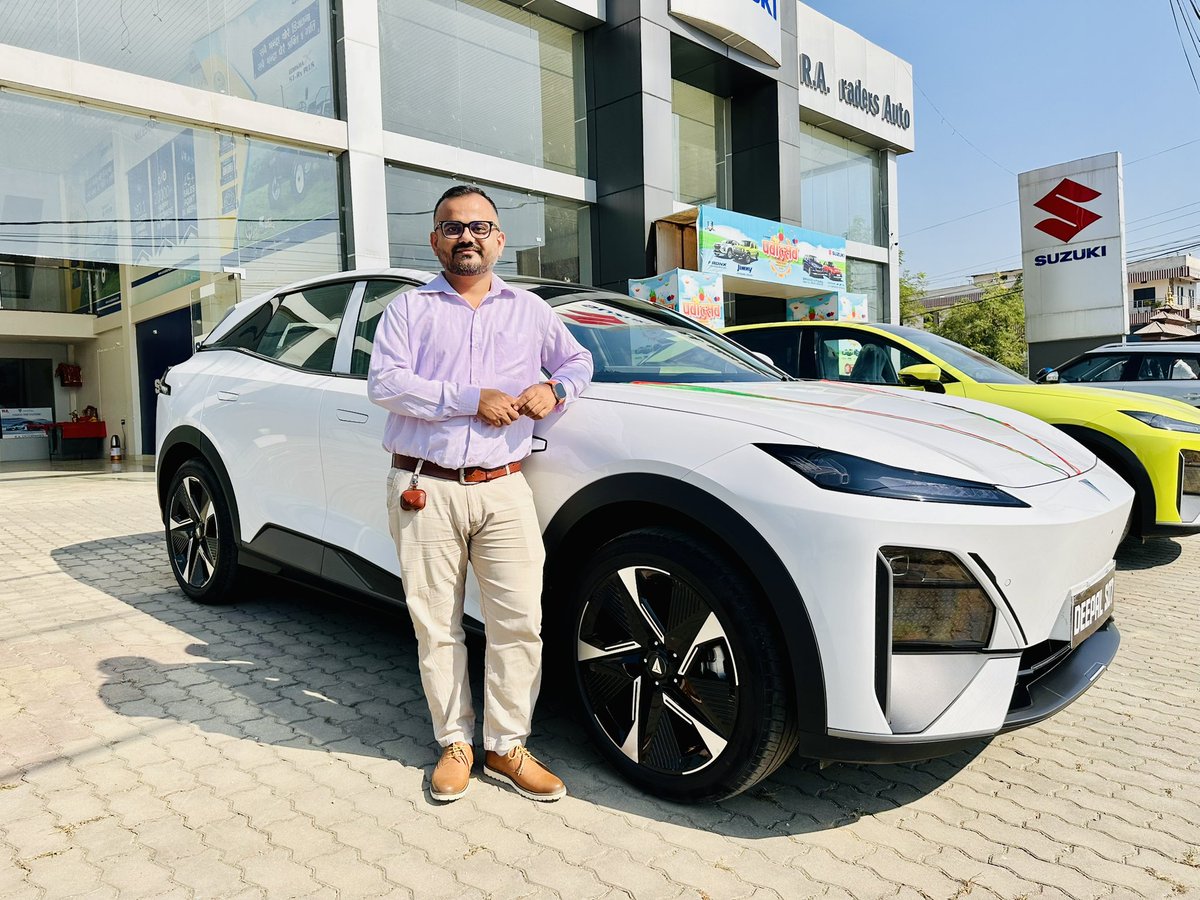 nprashanta7's tweet photo. Its always good to follow your Dreams! Its even better when you drive your Dreams with Deepal S07
#DeepalS07 
#newcar 
❤️🥰💕 https://t.co/frQPm5A2cC