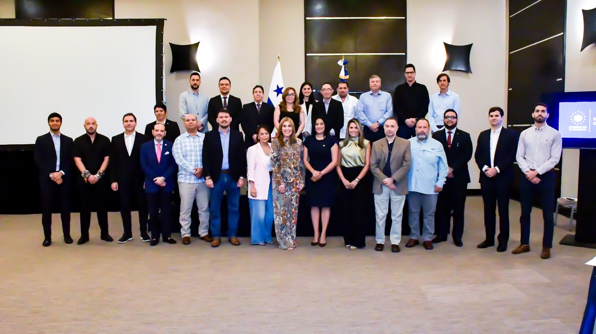 ahmed8507's tweet image. Participación representando a la @auzonalibre en el foro “Oportunidades de Inversion en El Salvador”
Felicitaciones al @gobierno_SV de El Salvador por esta iniciativa, ofreciendo oportunidades de negocios a empresarios e inversionistas panameños.