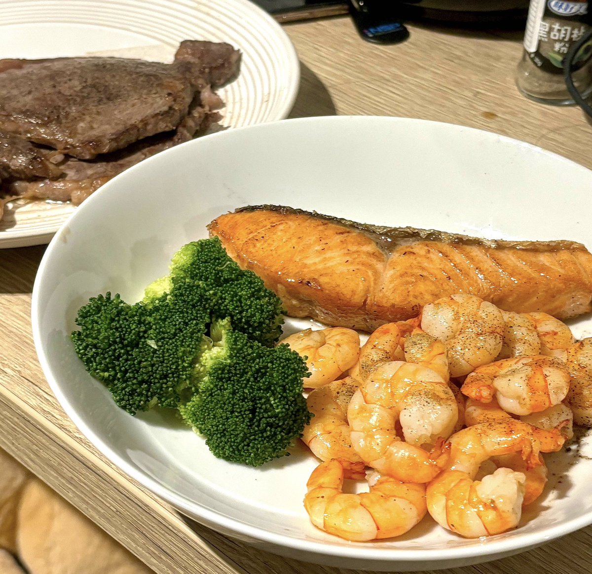 ouyang115's tweet photo. Eat some beef, shrimp, salmon https://t.co/tiTvCqcPvf