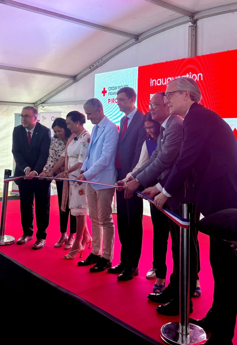 patricia_aubras's tweet photo. Honorée d'avoir participé hier à l’inauguration du #PIROICenter, symbole concret de notre engagement pour la protection des populations de l’#océanIndien face aux aléas climatiques. L'AFD renouvelle son soutien à la @PIROI_CRF et à ses partenaires. Longue vie au PIROI Center ! https://t.co/tj7oytAqpF