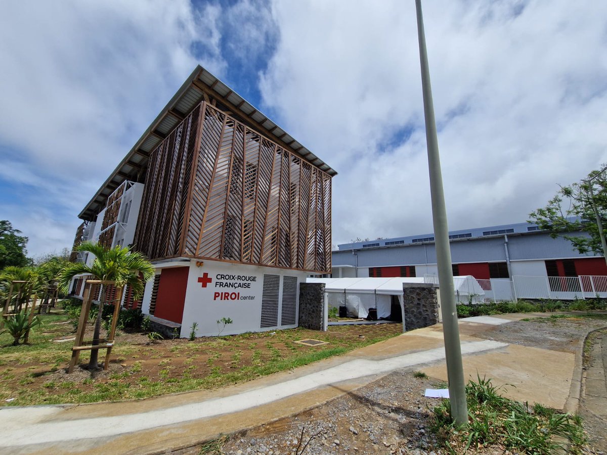patricia_aubras's tweet photo. Honorée d'avoir participé hier à l’inauguration du #PIROICenter, symbole concret de notre engagement pour la protection des populations de l’#océanIndien face aux aléas climatiques. L'AFD renouvelle son soutien à la @PIROI_CRF et à ses partenaires. Longue vie au PIROI Center ! https://t.co/tj7oytAqpF