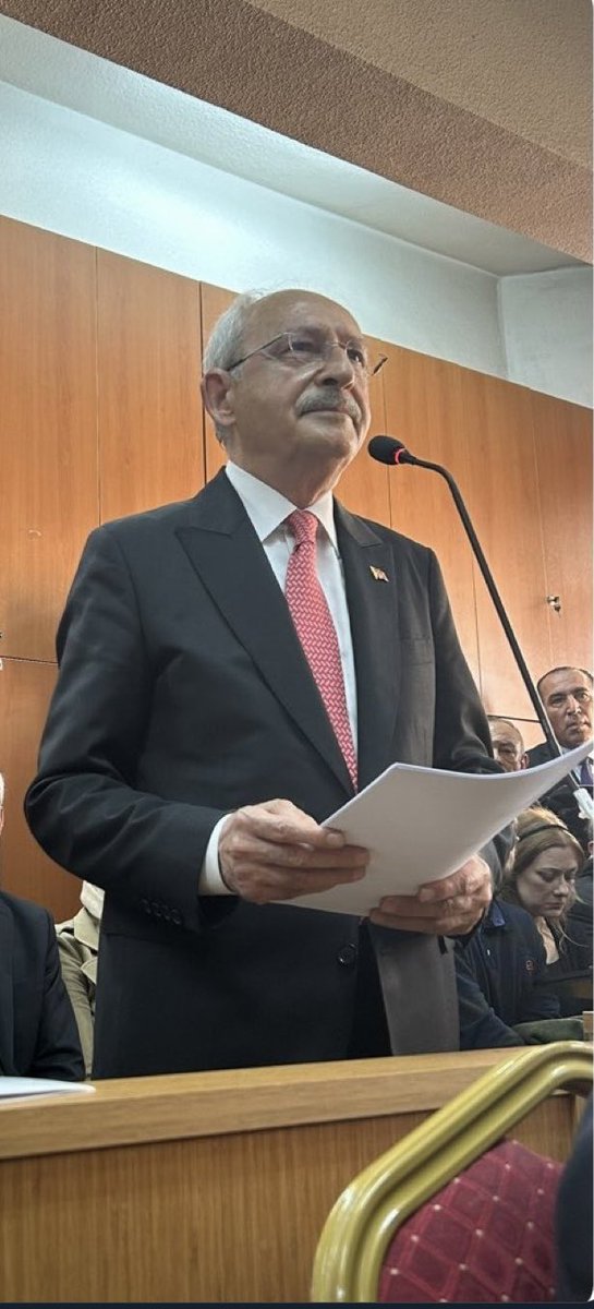 berivan_alan_'s tweet photo. #KemalKılıcdaroğluYalnızDeğildir bu insanın onurlu duruşu karşısında yüzlerin yere eğilmesi gerekiyor! https://t.co/tkmHBzZ2ah