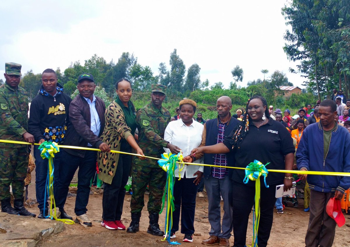 LngabireA's tweet photo. Muri aka kanya muri @MusanzeDistrict hagiye gutahwa ikiraro cyubatswe na Bridges to prosperity (B2P) gihuza imirenge ya #Shingiro na #Musanze. Ni ikiraro cyishimiwe n'Abaturage b'Imirenge yombi ko kije ari igisubizo ku mihahirane n'Umutekano wabo. @RwandaLocalGov , @RwandaNorth https://t.co/P7jteE3HSy