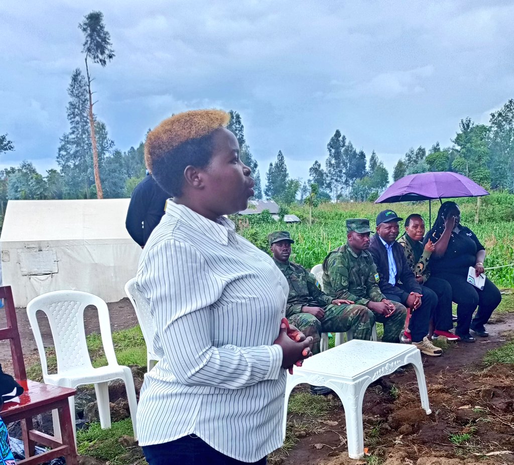 LngabireA's tweet photo. Muri aka kanya muri @MusanzeDistrict hagiye gutahwa ikiraro cyubatswe na Bridges to prosperity (B2P) gihuza imirenge ya #Shingiro na #Musanze. Ni ikiraro cyishimiwe n'Abaturage b'Imirenge yombi ko kije ari igisubizo ku mihahirane n'Umutekano wabo. @RwandaLocalGov , @RwandaNorth https://t.co/P7jteE3HSy