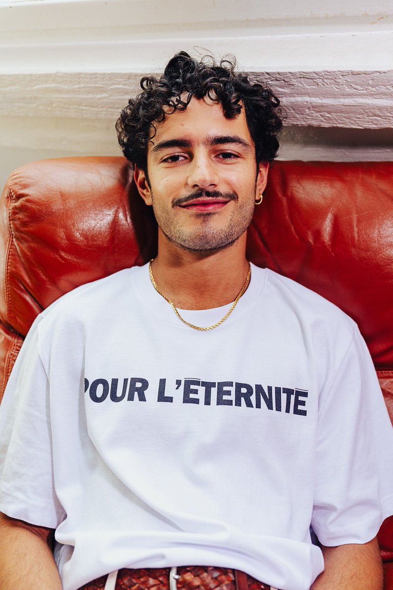 footdimanche's tweet image. Foot Dimanche revisite les unes iconiques de @lequipe  ! 😍

Découvrez notre collab avec le quotidien préféré des français, inspirée des plus belles unes du journal! 

👉 footdimanche.com/collections/le…