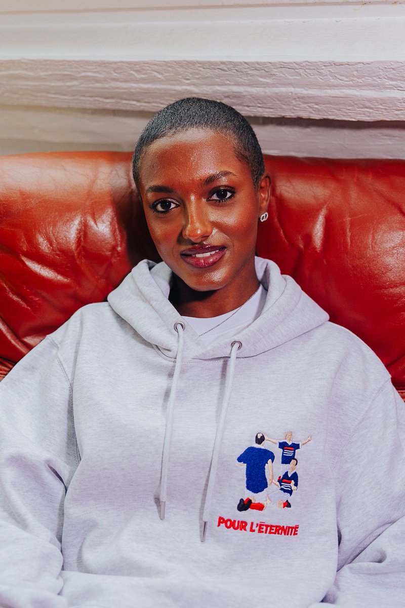 footdimanche's tweet image. Foot Dimanche revisite les unes iconiques de @lequipe  ! 😍

Découvrez notre collab avec le quotidien préféré des français, inspirée des plus belles unes du journal! 

👉 footdimanche.com/collections/le…