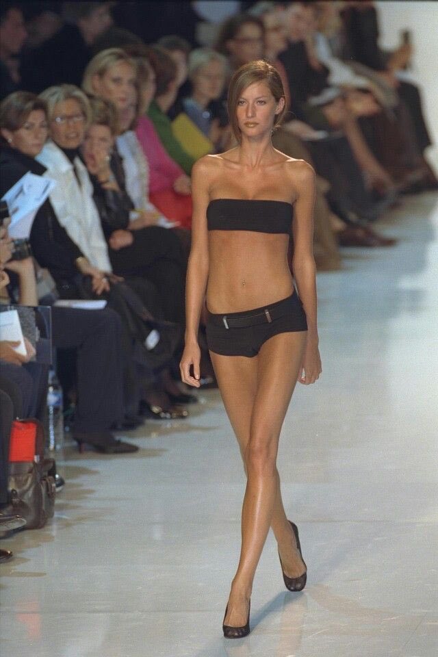 virgoessence's tweet photo. Gisele Bündchen for YSL, SS 2000 https://t.co/J4IQMWPu5z