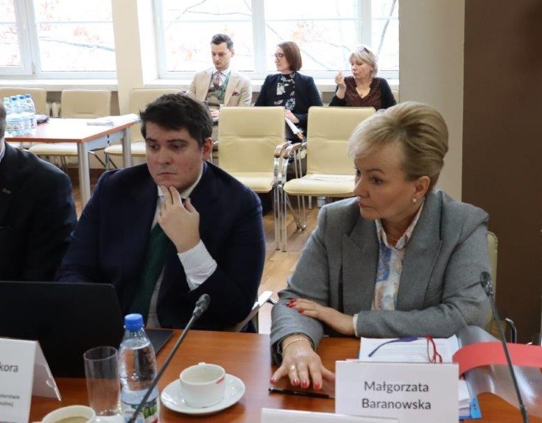 MRPiPS_GOV__PL's tweet image. 📸 Wiceministra Małgorzata Baranowska wzięła udział w posiedzeniu #RadaDialoguSpołecznego w #Warszawa. 
ℹ️ #RDS to najważniejsza instytucja krajowego dialogu społecznego w Polsce 🇵🇱 Do października br. funkcję przewodniczącej Rady pełniła Ministra Rodziny, Pracy i Polityki