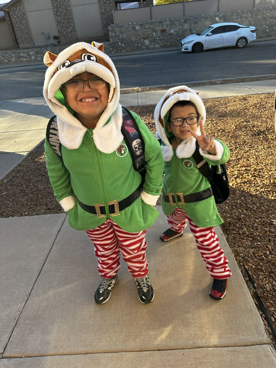 bflore_CJES's tweet photo. My little Bucees elves 🧝🏽🧝🏽 🦫🥰❤️💚🎄Hopefully you can take a picture with them @Counselor_CJES !!! #Buceesobsessed #TeamSISD #BuildingExcellence #PJday #ALLIN https://t.co/WuzZ9VVHen