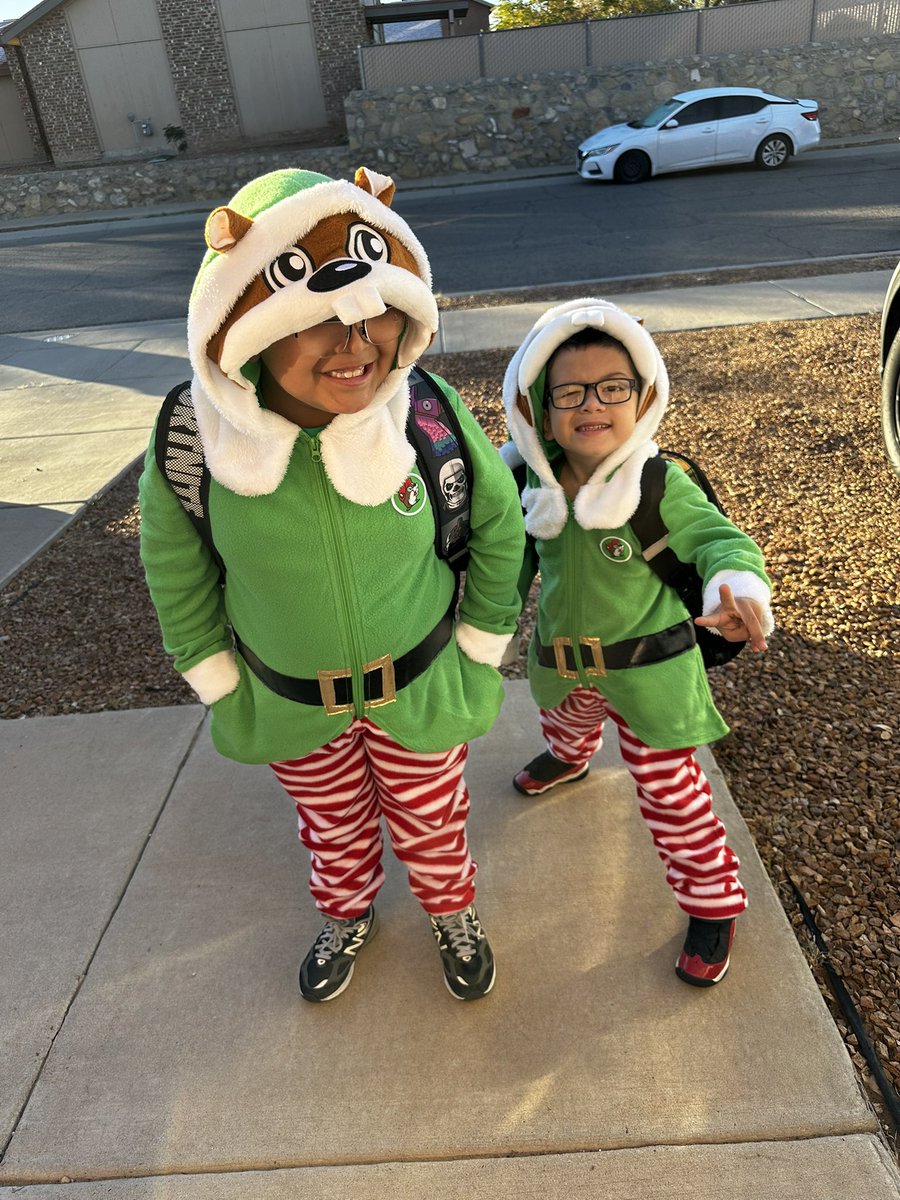 bflore_CJES's tweet photo. My little Bucees elves 🧝🏽🧝🏽 🦫🥰❤️💚🎄Hopefully you can take a picture with them @Counselor_CJES !!! #Buceesobsessed #TeamSISD #BuildingExcellence #PJday #ALLIN https://t.co/WuzZ9VVHen