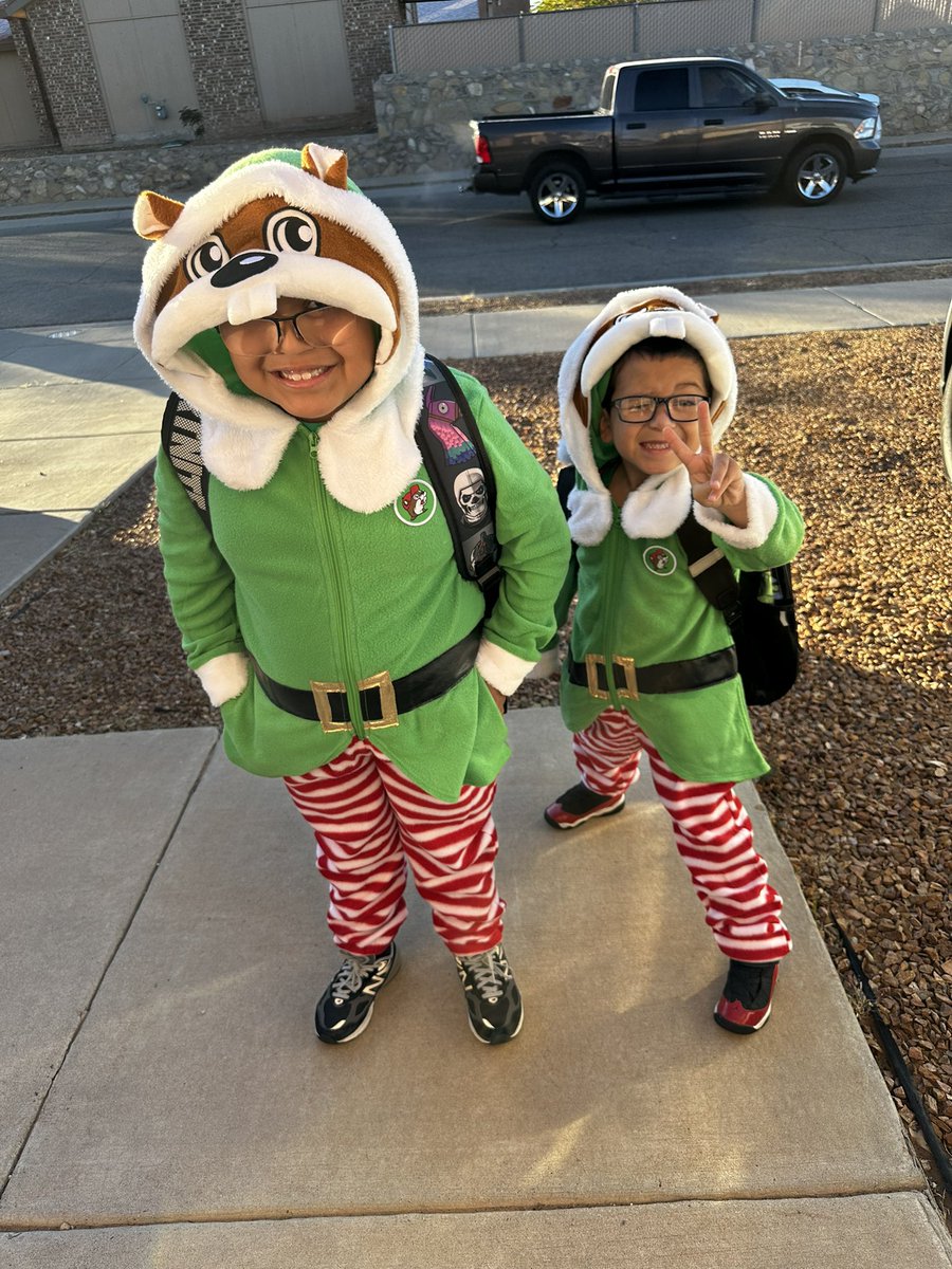 bflore_CJES's tweet photo. My little Bucees elves 🧝🏽🧝🏽 🦫🥰❤️💚🎄Hopefully you can take a picture with them @Counselor_CJES !!! #Buceesobsessed #TeamSISD #BuildingExcellence #PJday #ALLIN https://t.co/WuzZ9VVHen