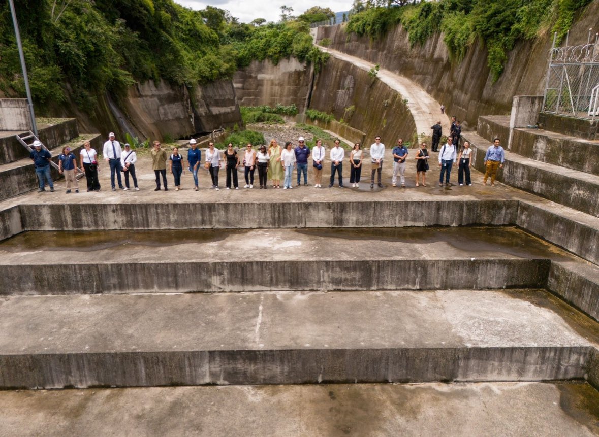 JadeTjon's tweet photo. Visited the @the_IDB Detention Basins Infrastructure Project. Providing essential water services to San Salvador, this initiative fosters economic growth and resilience in vulnerable areas. Our commitment to sustainable solutions tackles social and environmental challenges. https://t.co/tTT4XvhHam
