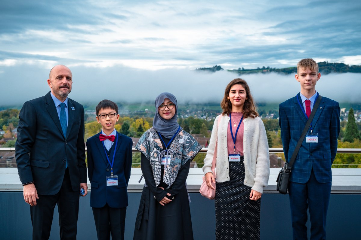 UPU_UN's tweet image. At UPU, we believe amplifying children’s voices is🔑to tackling the world’s challenges📢

Each year, our #ILWC winners share their ideas on a global stage - and some even challenge UPU leaders to ping-pong🏓

Join the next cohort of changemakers👉 bit.ly/40ZP75i