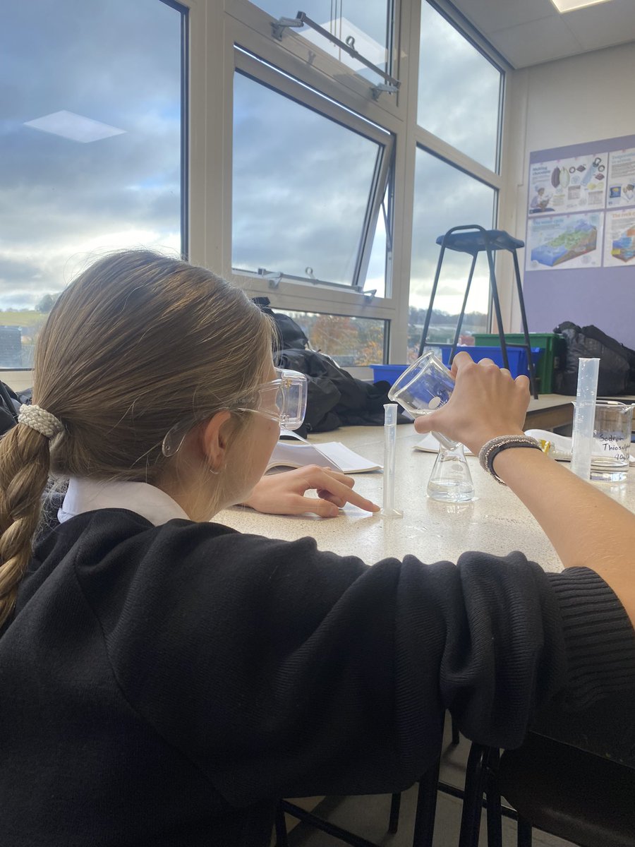KJAR SCIENCE (@sciencekjar) on Twitter photo Year 10 doing rates of reaction practical 🥼 Year 10 doing rates of reaction practical 🥼