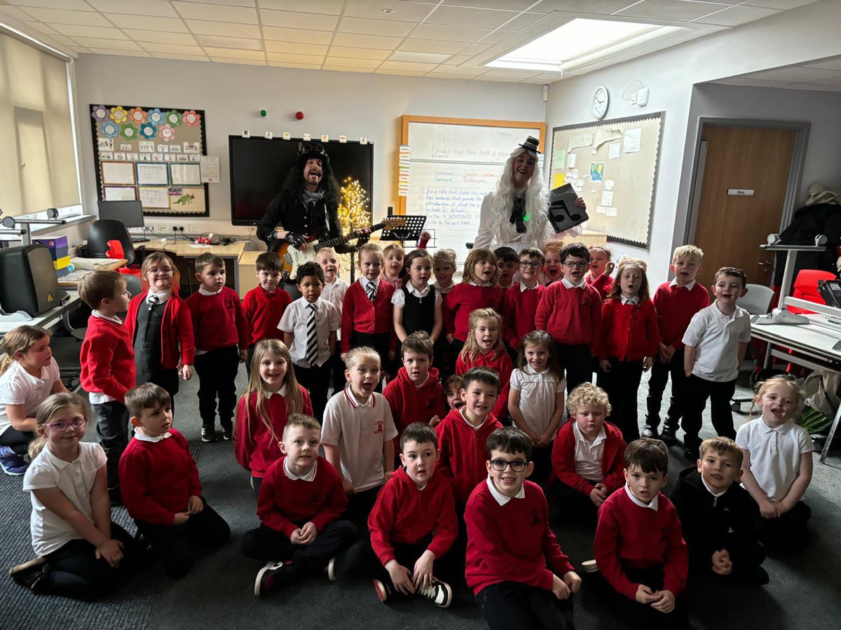 MoorfootPr's tweet photo. Thank you to the wonderful @weestorybox for helping us to celebrate Book Week Scotland. Our children had a ball! 📚⭐️ https://t.co/QU2njqV2Nc