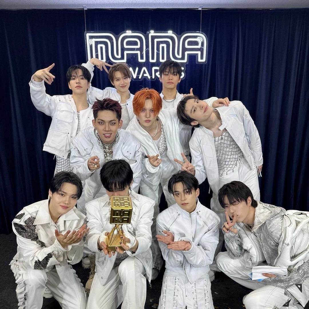 Hyunsuv's tweet photo. Treasure Makers, we did it! Our hard work has paid off with the Favorite Female Group Awards. Just like Teume dreamed, Treasure is shining bright. Let's make a promise to be together forever. We’re nothing without your incredible support. Promise to stay with us, okay? https://t.co/fn7MIYsCcZ