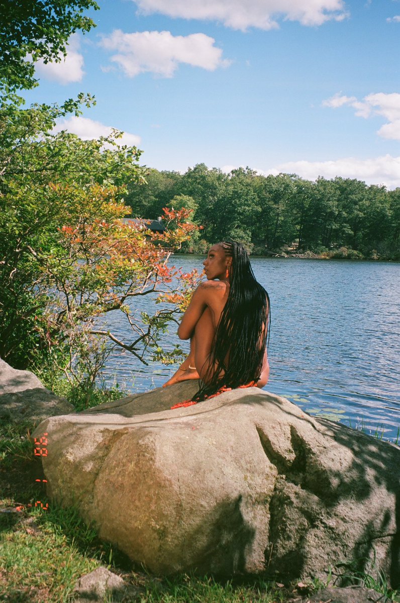 “Ain’t Shit” OUT NOW ❤️‍🩹
may you enjoy this very intimate soft crash out from my upcoming debut EP Taboo 🫢 out everywhere January 17
linktr.ee/niambi