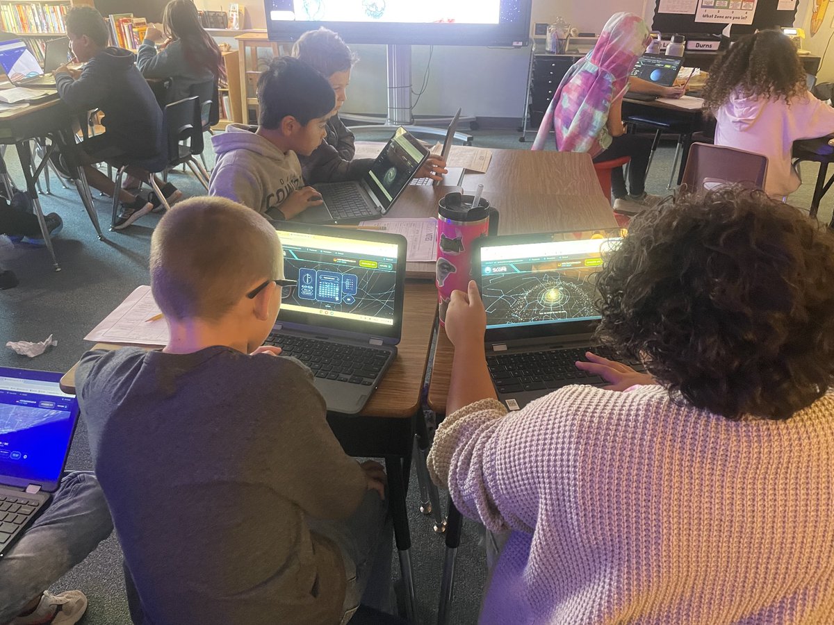 NaumannElem's tweet photo. Naumann 4th graders exploring the planets. Solar System Scope is opening up some minds!!! #assistantprincipalslife #hardworkfeelsgood @wkmills22 https://t.co/KB21KdOrSG