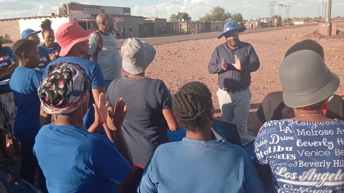 DA_NCape's tweet photo. 🧢From #Mapoteng to #BarklyWest to #PortNolloth the DA has been engaging with residents and growing support for the party.

The DA is working hard to build a better Northern Cape.

#DAatWork https://t.co/AkcKMTM7Or
