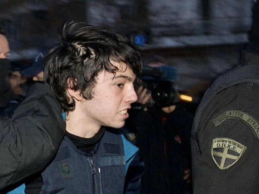 #antireport
O Νίκος Ρωμανός προφυλακίζεται.
Το κράτος, η μεγαλύτερη Μαφία. 
Μόνο αηδία γι αυτό το αίσχος.

#ρωμανός 
#Αμπελοκηποι