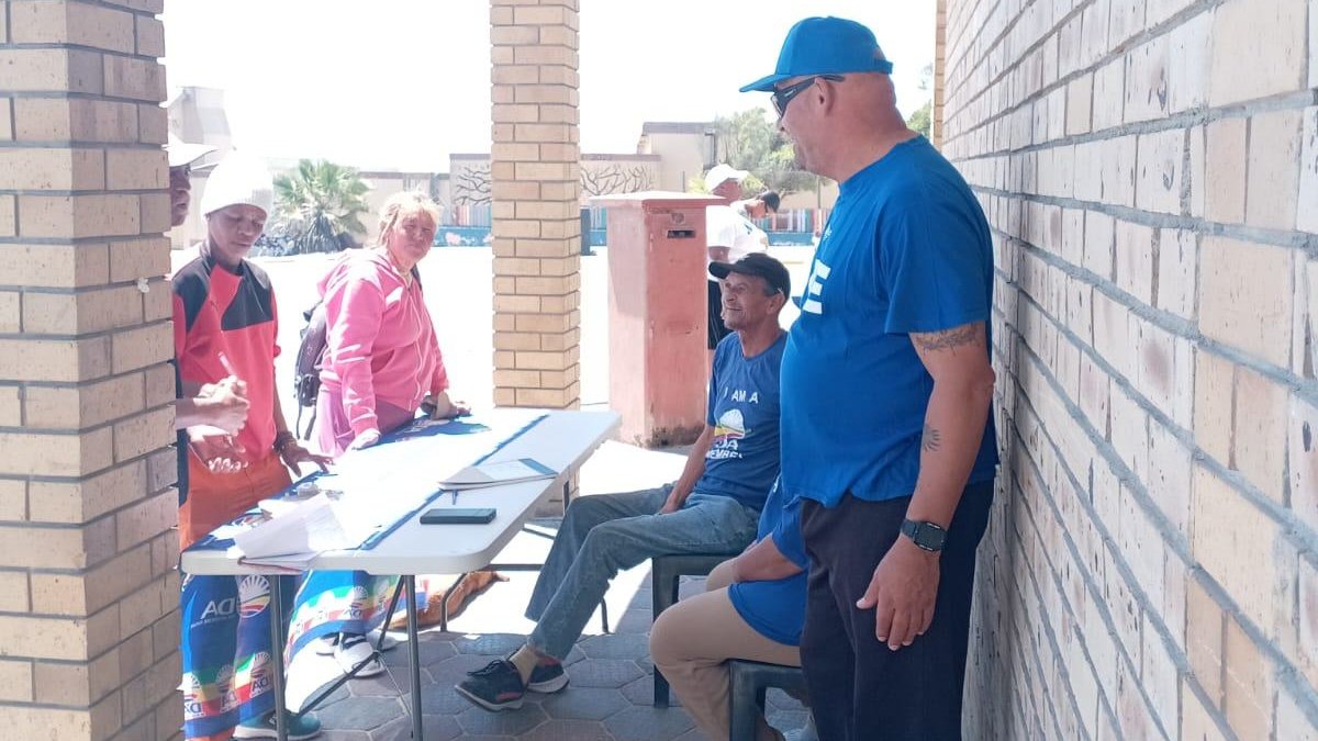 DA_NCape's tweet photo. 🧢From #Mapoteng to #BarklyWest to #PortNolloth the DA has been engaging with residents and growing support for the party.

The DA is working hard to build a better Northern Cape.

#DAatWork https://t.co/AkcKMTM7Or