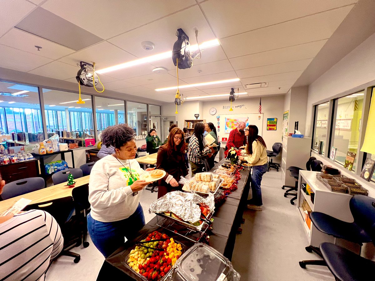 Raymondlibrary1's tweet photo. Today, I had a fantastic time inviting all the staff at Raymond Elementary School for coffee with the librarian! It was a wonderful chance to share library resources and foster connections. ☕📚 #LibraryTime @dcpublicschools https://t.co/FR1PdY2DiM