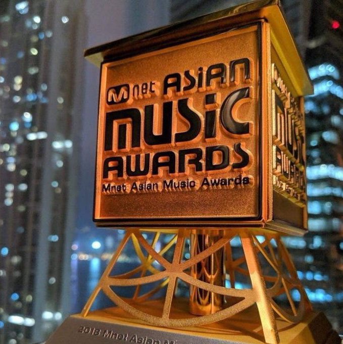 JAMJAMPICS's tweet photo. friendly reminder that jimin will be coming back from the military with TWO 1 billion plaques &amp; a daesang waiting for him https://t.co/uK2Vk21Tw1