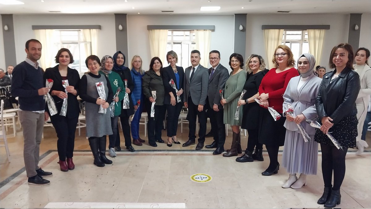 Osmangazi_MEM's tweet photo. İlçe Milli Eğitim Müdürümüz
Metin Sezer
Hürriyet MTAL
Öğretmenler Günü Programına katıldı.

 İyi ki varsın Öğretmenim ... ✍️

@tcmeb 
@Ali_Partal
@MetinSEZER_16 
@Hurriyet_Mtal https://t.co/RHNgFfWPQn
