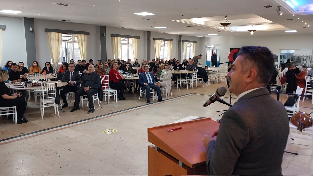 Osmangazi_MEM's tweet photo. İlçe Milli Eğitim Müdürümüz
Metin Sezer
Hürriyet MTAL
Öğretmenler Günü Programına katıldı.

 İyi ki varsın Öğretmenim ... ✍️

@tcmeb 
@Ali_Partal
@MetinSEZER_16 
@Hurriyet_Mtal https://t.co/RHNgFfWPQn