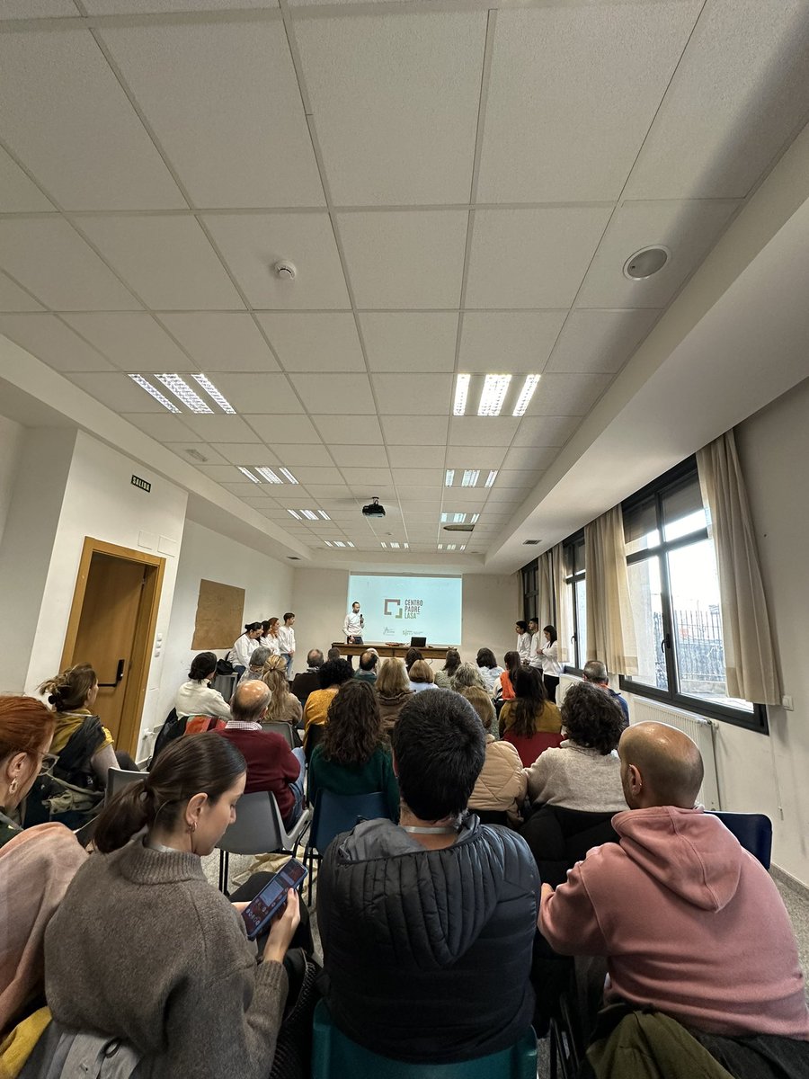 migrantes_sj's tweet photo. Hoy hemos concluido la Asamblea 2024 de #redSJM con la visita a @centrolasa, conociendo el legado del Padre Lasa en el barrio de Lourdes de #Tudela.

💚 Gracias a todas las personas participantes y a aquellas que también hacen posible nuestra misión. https://t.co/Y0zrPkjQaP