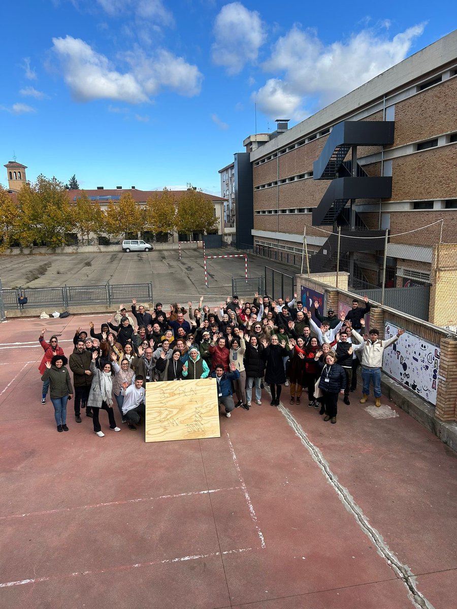 migrantes_sj's tweet photo. Hoy hemos concluido la Asamblea 2024 de #redSJM con la visita a @centrolasa, conociendo el legado del Padre Lasa en el barrio de Lourdes de #Tudela.

💚 Gracias a todas las personas participantes y a aquellas que también hacen posible nuestra misión. https://t.co/Y0zrPkjQaP
