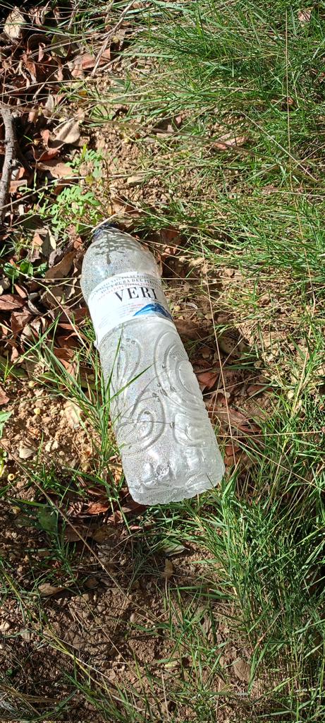 JoseLuisSTAP's tweet image. VICTÒRIA‼️
@ecoembes no ha aconseguit recollir més que 4 de cada 10 ampolles de plàstic #envasos amb el que inunda el mercat. S'implantarà en un màxim de 2 anys un sistema de devolució i retorn #SDDR

On han acabat els envasos no recollits 👉🏽 📸Avui
Parc de la Serra de Marina
