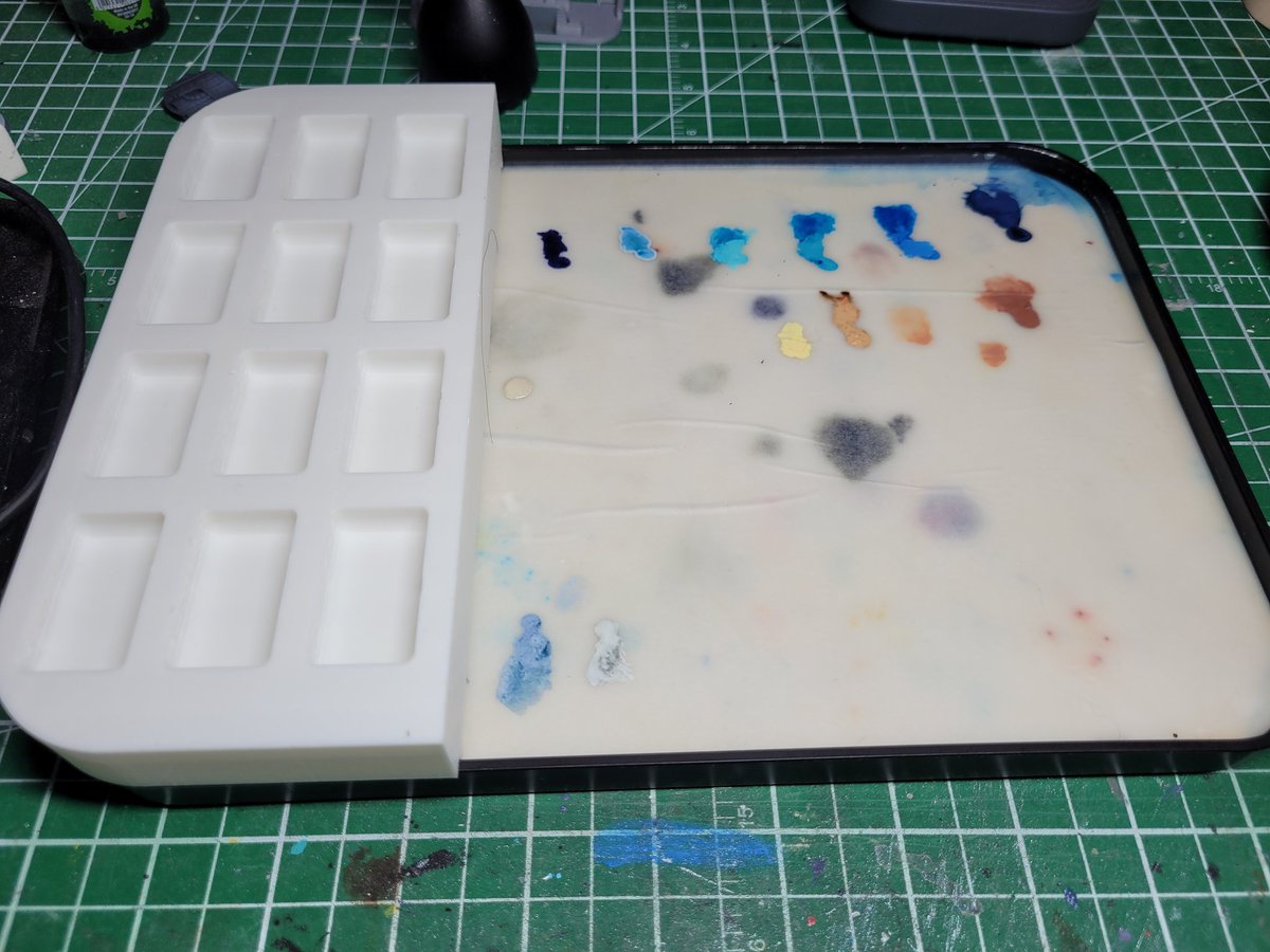 NerdvanaMinis's tweet photo. I made a topper for my wet palette! The lid that came with it kinda sucked, but this fits perfectly, doubles as a dry palette, *and* it has a vent for air flow https://t.co/r4rScZyFVl