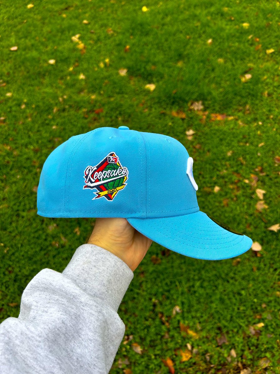 keepsake_us's tweet photo. 🚨 WE’RE BACK 🚨

Just in time for the holidays, we are dropping this Baby Blue Cincinnati Reds New Era 59FIFTY available for PRE-ORDER!📩

Share this post on your IG story and TAG US, and tag 3 friends in the comments to enter into a GIVEAWAY for the hat in your size!

🧢 - $65 https://t.co/9HyzcMLwdp